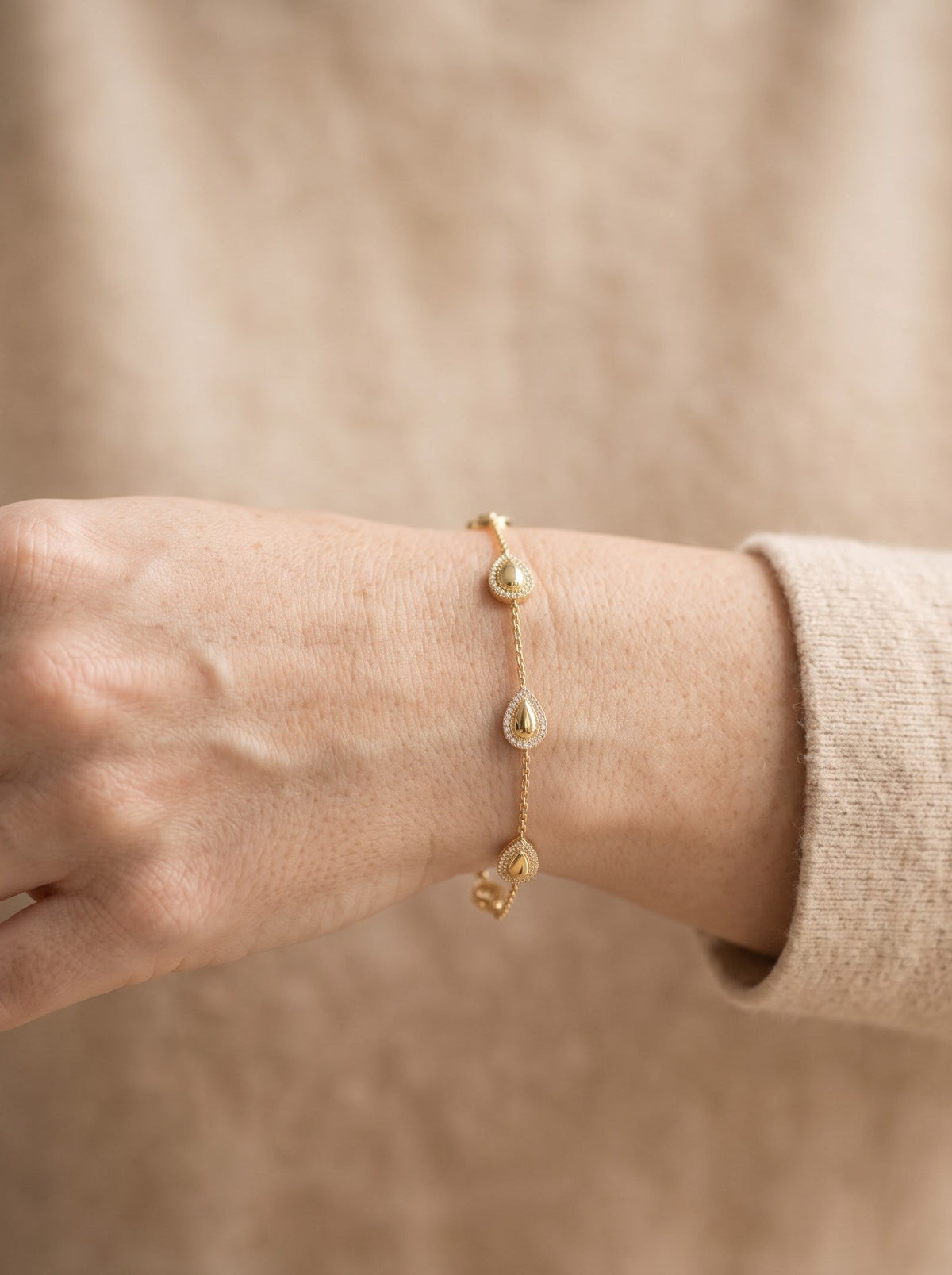 Meridian Teardrop Halo Bracelet