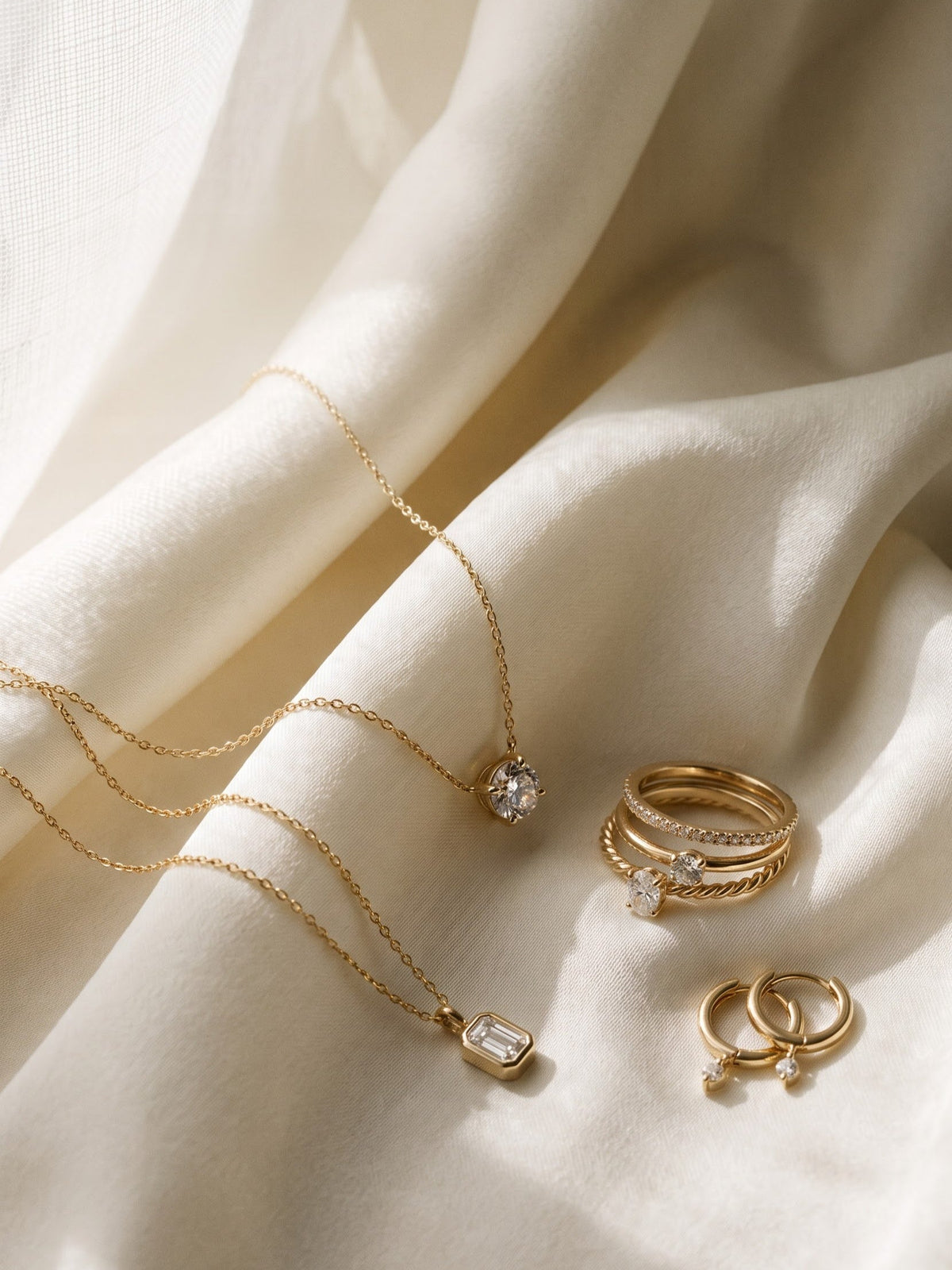 Gold_jewelry_arranged_on_silk_202608270955_cropped.jpg