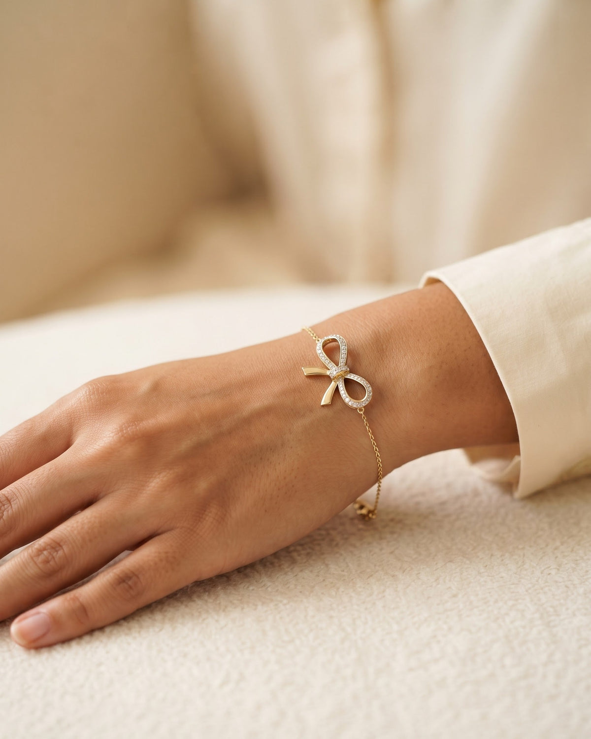 Vesper Bow Pendant Bracelet
